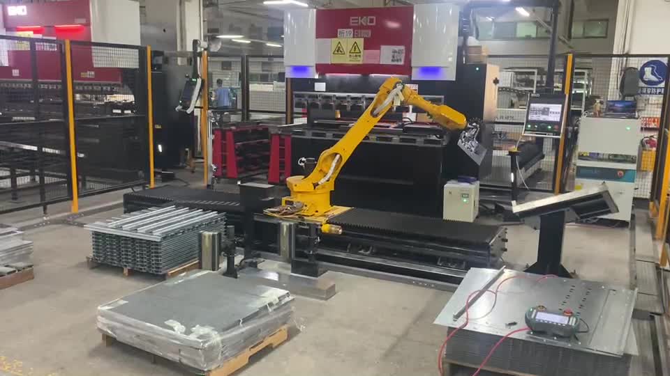 EKO robotic bending cell with a linear travel axis.